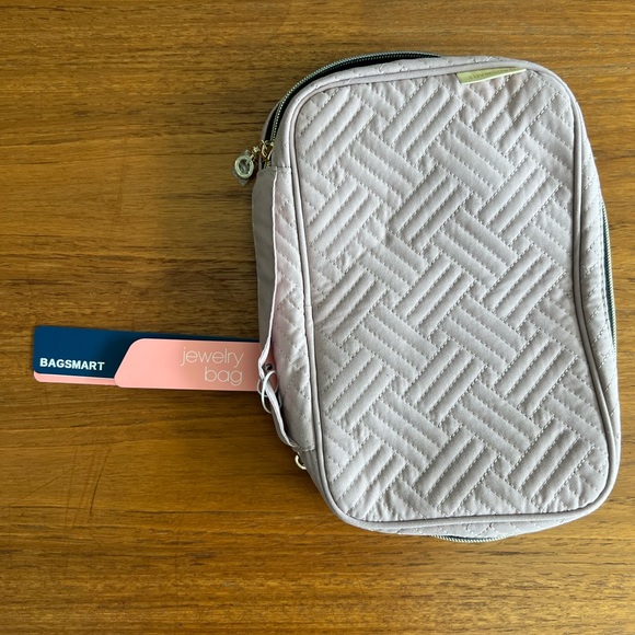 Handbags - New with tags pink toiletries case
